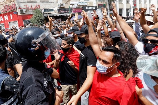 الغضب يجتاح الشارع التونسي .. ومراقبون : 
