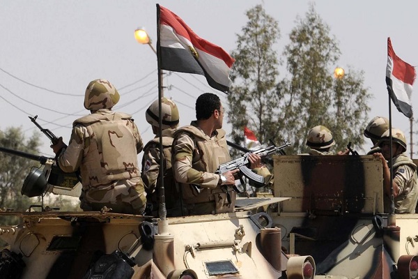 بالرغم من صفقات السلاح المستمرة وتحميل مصر ديون كبيرة  .. الجيش المصري يتراجع إلى المركز الـ13 عالميا   