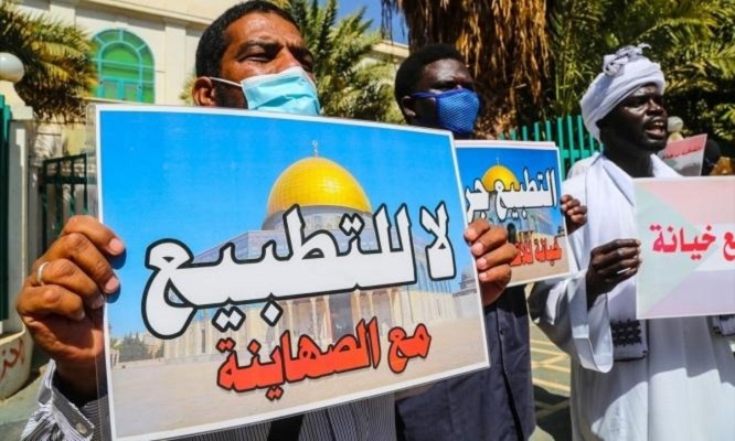 لتسريع وتيرة التطبيع والضغط على حماس .. مسؤولان صهاينة في القاهرة تمهيدا للقاء 